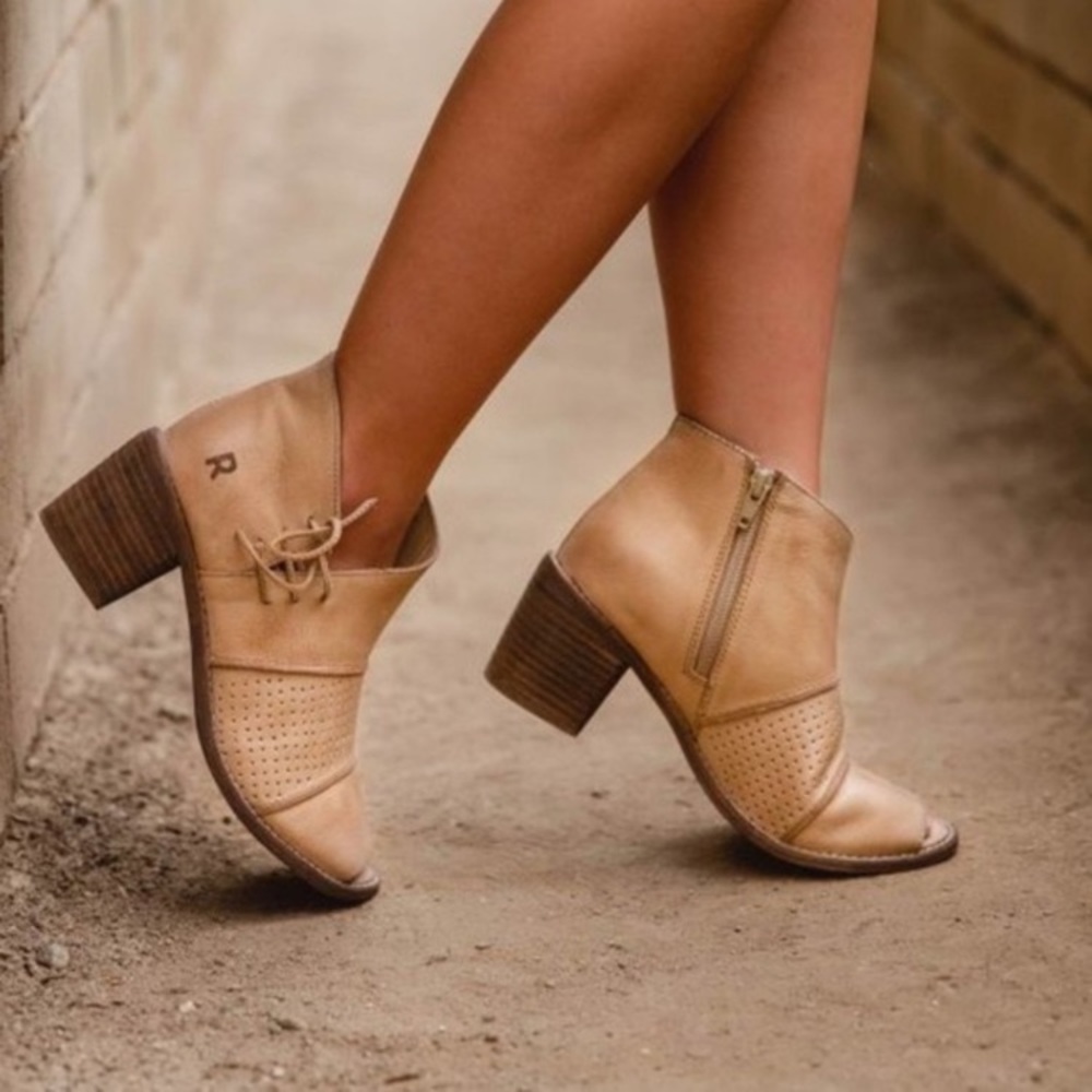 Free People (Roan) Tan Leather Heeled Boots
